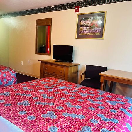 Villa Inn Motel Near Hwy 12 Wi Capital O Fort Atkinson ภายนอก รูปภาพ