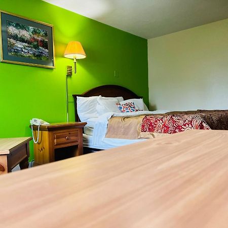 Villa Inn Motel Near Hwy 12 Wi Capital O Fort Atkinson ภายนอก รูปภาพ