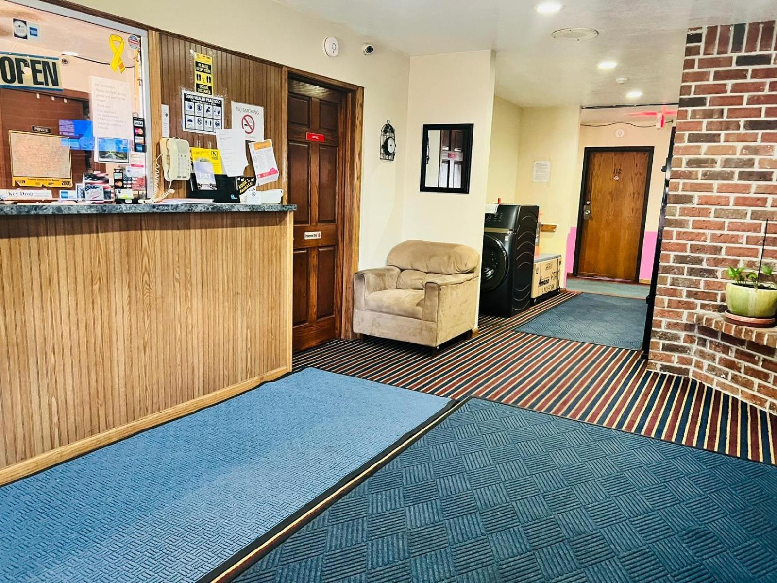 Villa Inn Motel Near Hwy 12 Wi Capital O Fort Atkinson ภายนอก รูปภาพ