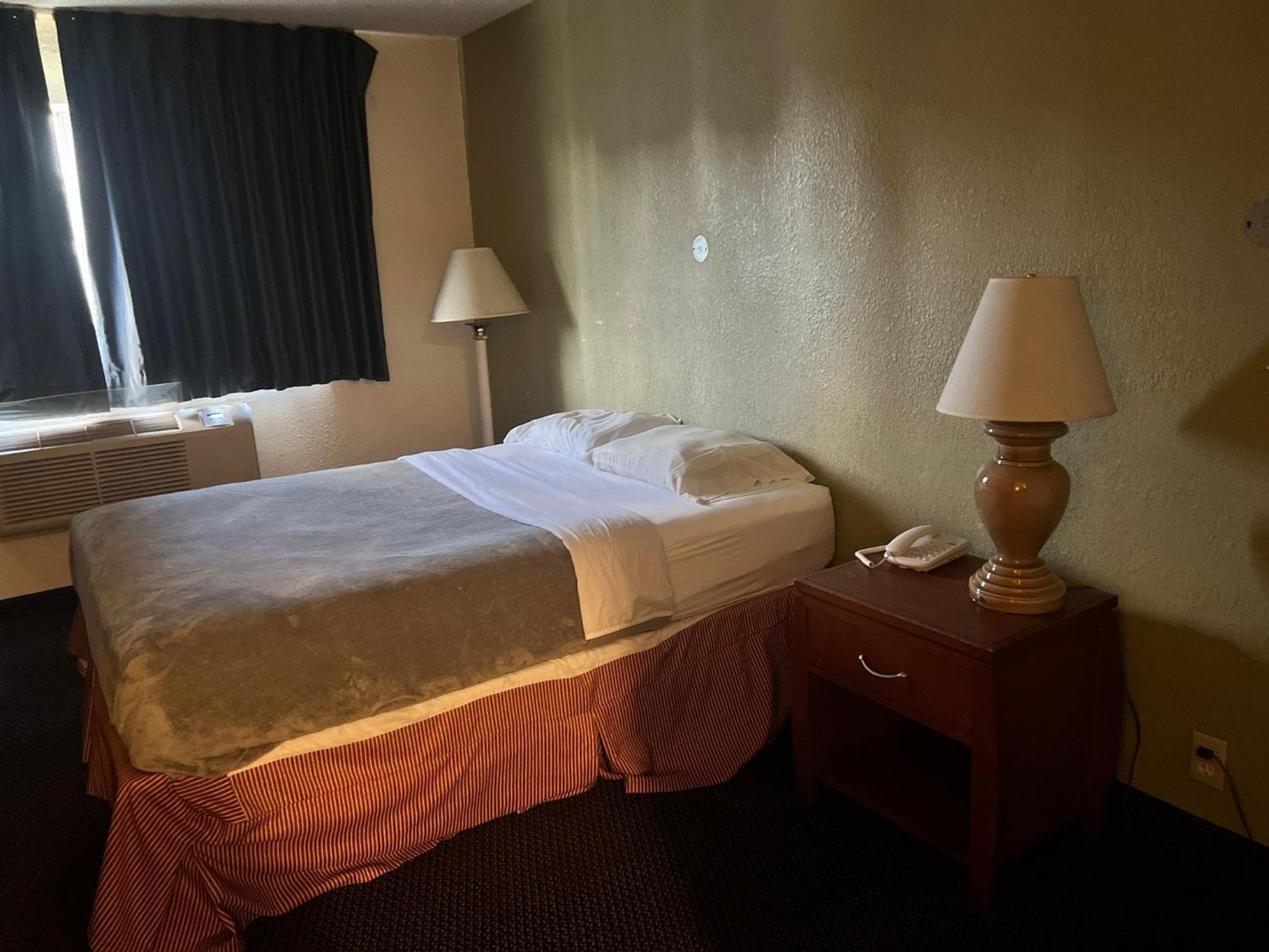 Villa Inn Motel Near Hwy 12 Wi Capital O Fort Atkinson ภายนอก รูปภาพ
