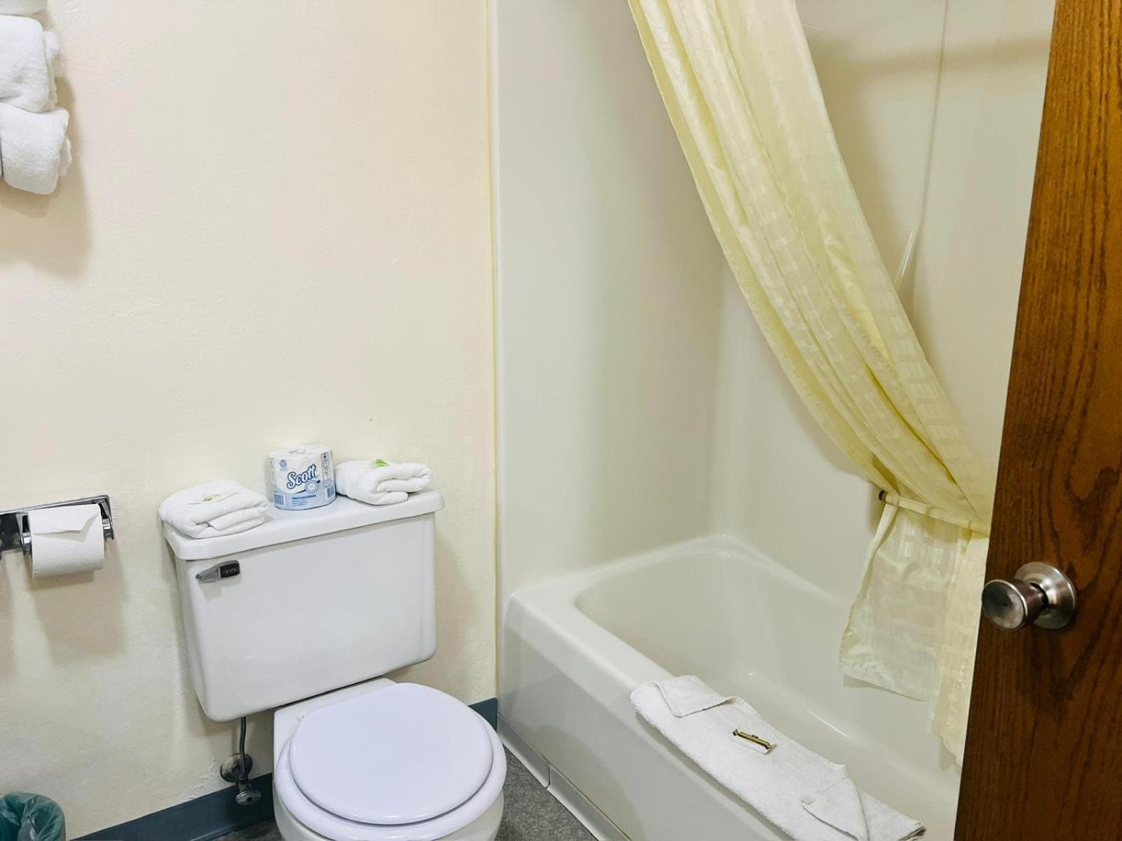 Villa Inn Motel Near Hwy 12 Wi Capital O Fort Atkinson ภายนอก รูปภาพ