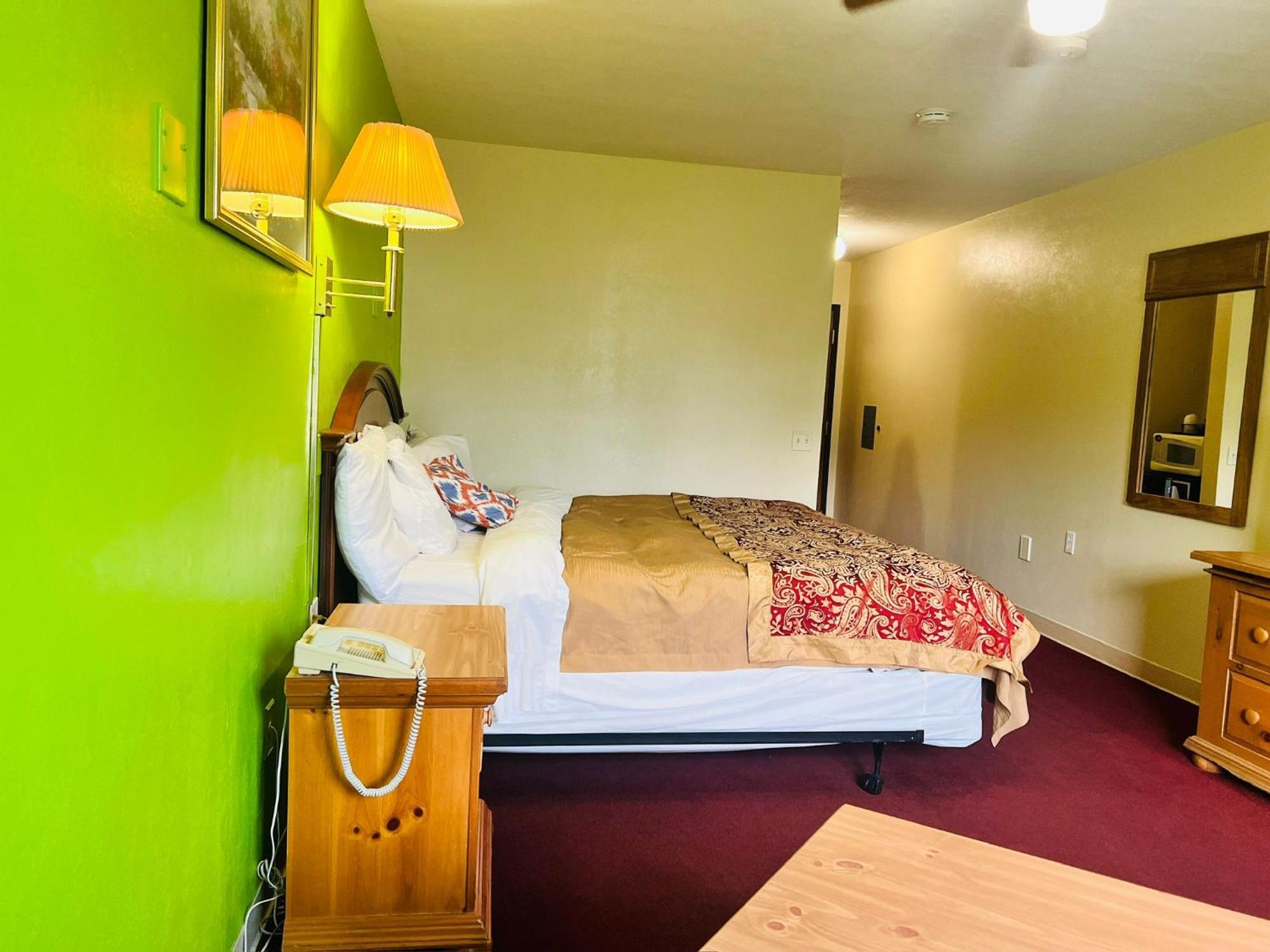 Villa Inn Motel Near Hwy 12 Wi Capital O Fort Atkinson ภายนอก รูปภาพ